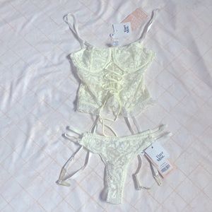 Tiger Mist intimates